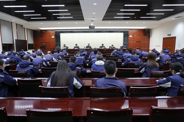 1736990211423381.jpeg 会议照片.jpg