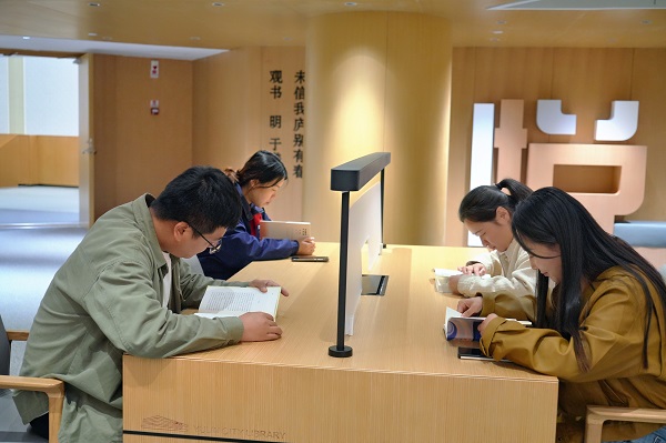 1745370412151634.jpeg 四人合照.jpg